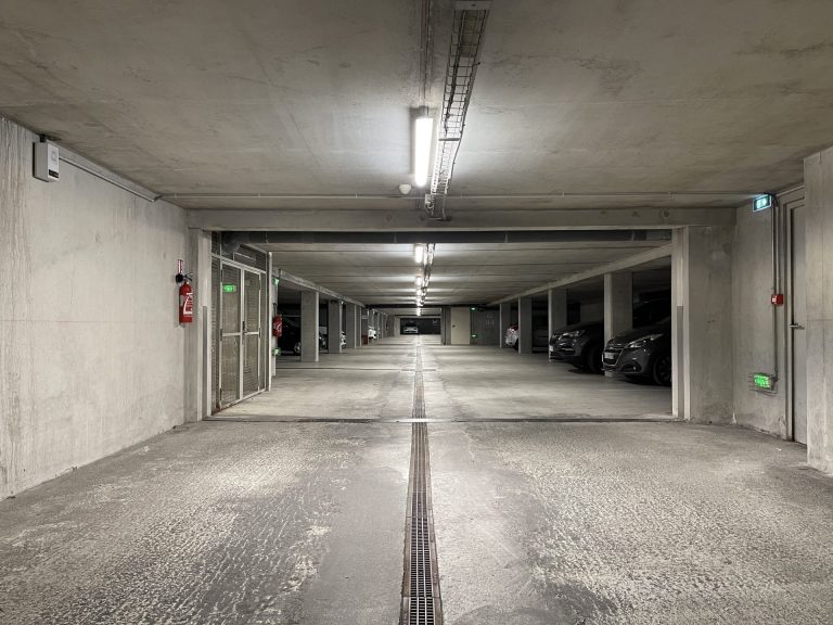 parking souterrain éclairage réglette led nuit