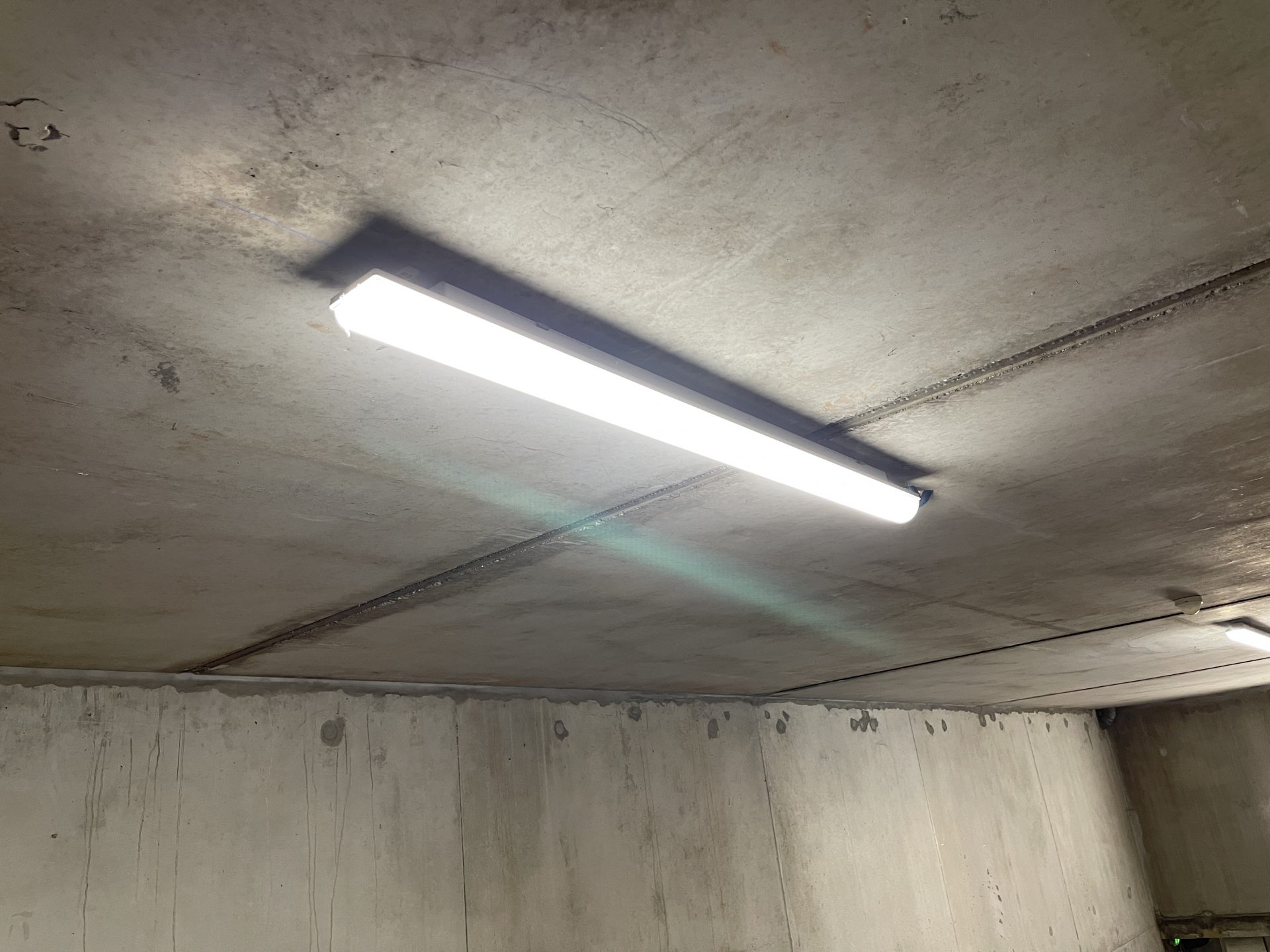 Choisir et installer une réglette LED dans le garage – Qualité industrielle  – Silumen