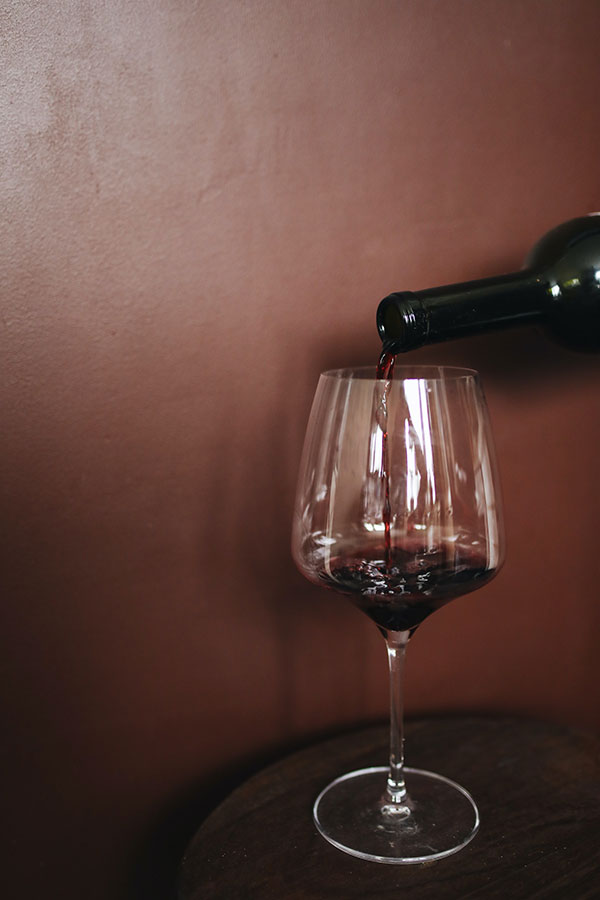vin rouge bouteille-cave-éclairage-led
