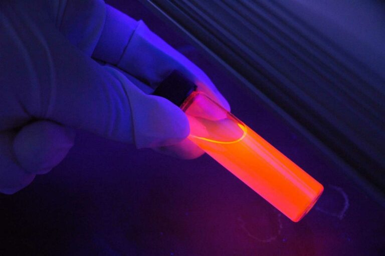 Désinfection UV, rayonnement ultraviolet, violet, salle de classe, Nexxled, LED, covid, pandémie